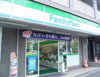 コンビニ　ファミリーマート上落合二丁目店（コンビニ）まで393m