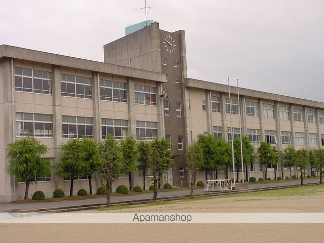 中学校　桜井市立桜井西中学校（中学校）まで886m
