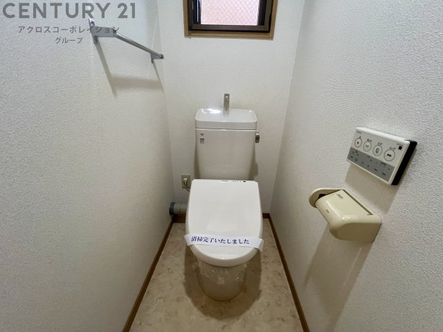 トイレ　温水洗浄便座付きのトイレです♪