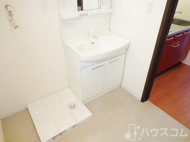 洗面設備　窓があるので湿気対策もＧＯＯＤ☆