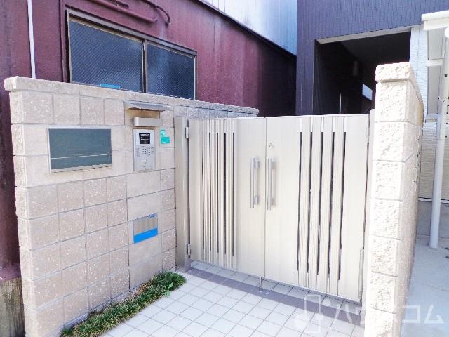 玄関　オートロックなので安心です！