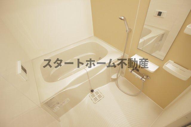 バス・シャワールーム　コンパクトで使いやすいお風呂です