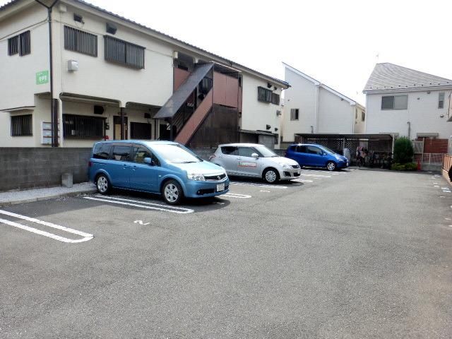 駐車場　★大きい敷地内の駐車場です★