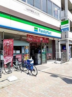 コンビニ　ファミリーマート新宿余丁町店（コンビニ）まで54m