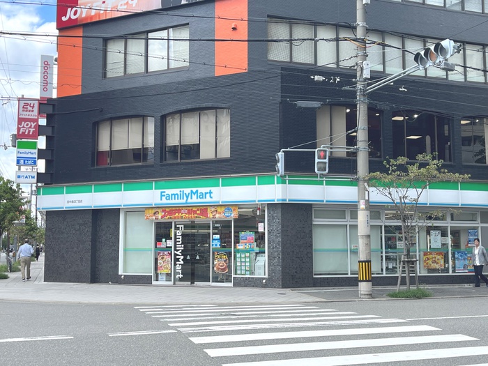 コンビニ　ファミリーマート（コンビニ）まで240m