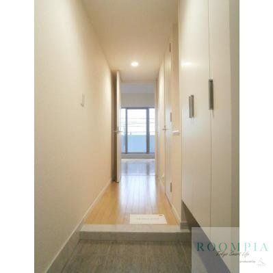 玄関　※同タイプの別のお部屋です。