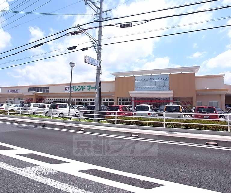 スーパー　フレンドマート 伊勢田店（スーパー）まで605m