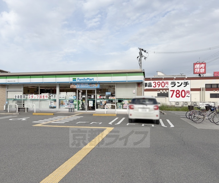 コンビニ　ファミリーマート　久御山もみいけ店（コンビニ）まで853m