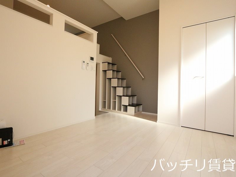 居室・リビング　同型タイプの為、現状を優先致します。