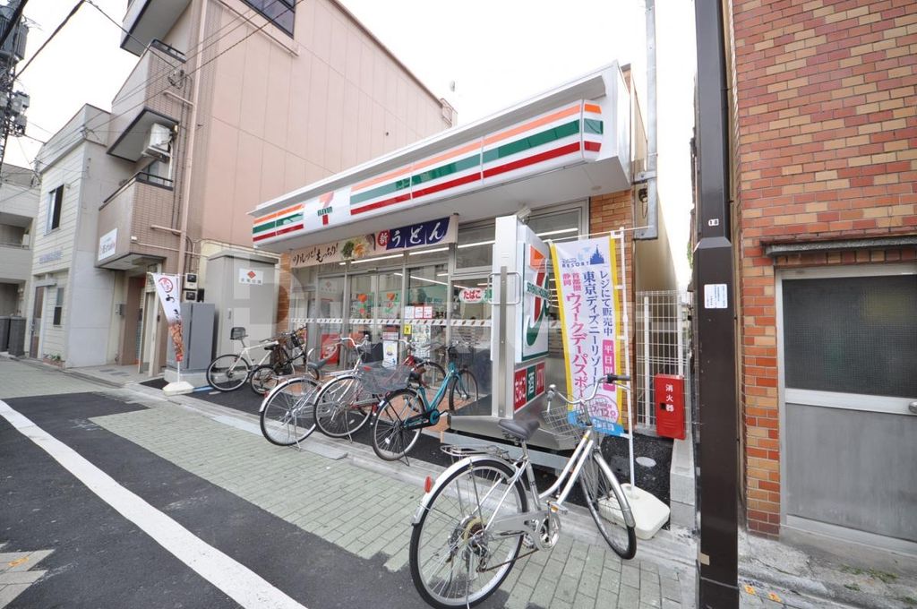 コンビニ　セブンイレブン足立千住4丁目店（コンビニ）まで150m