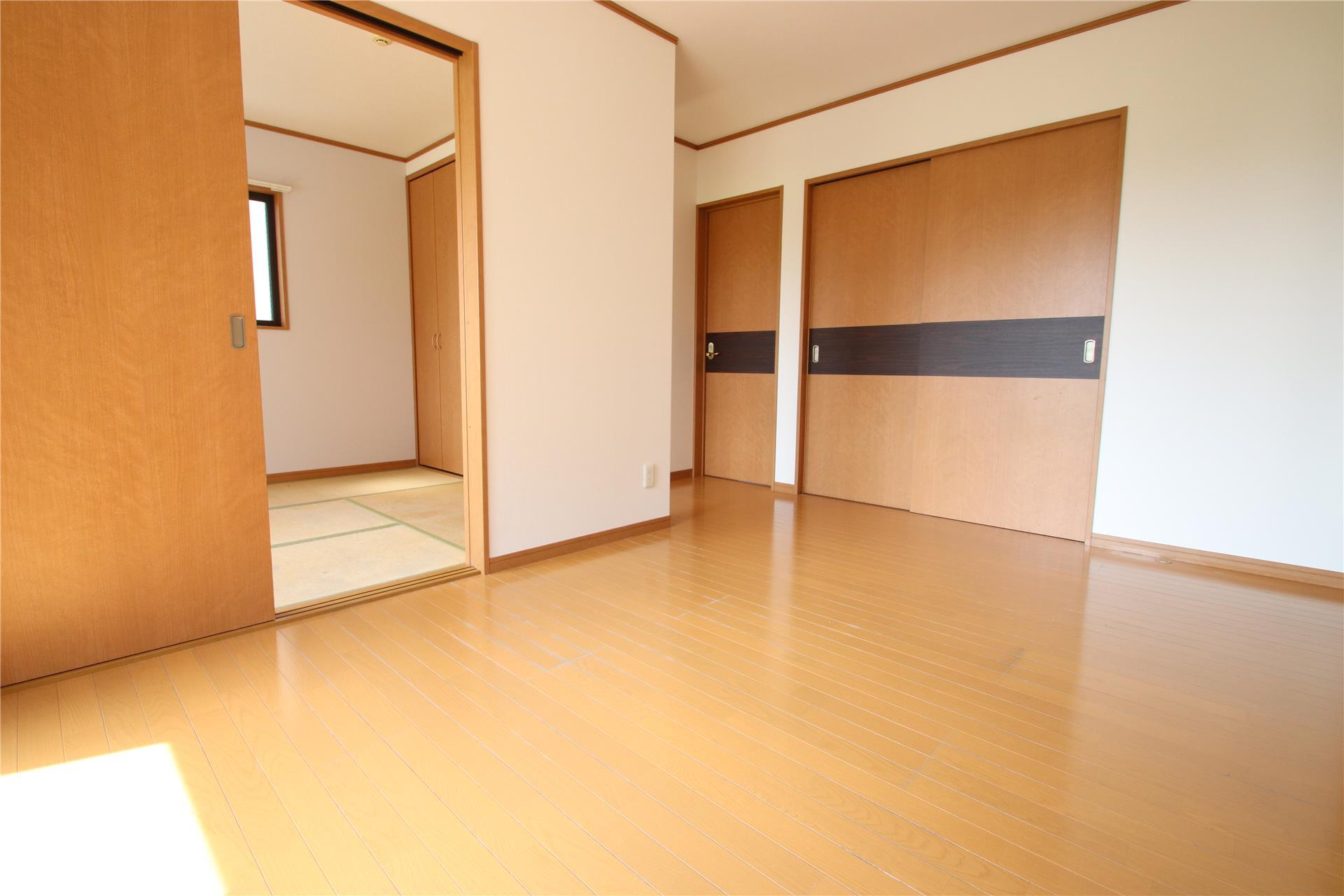 その他部屋・スペース　リビングは南向きで日当たり良好