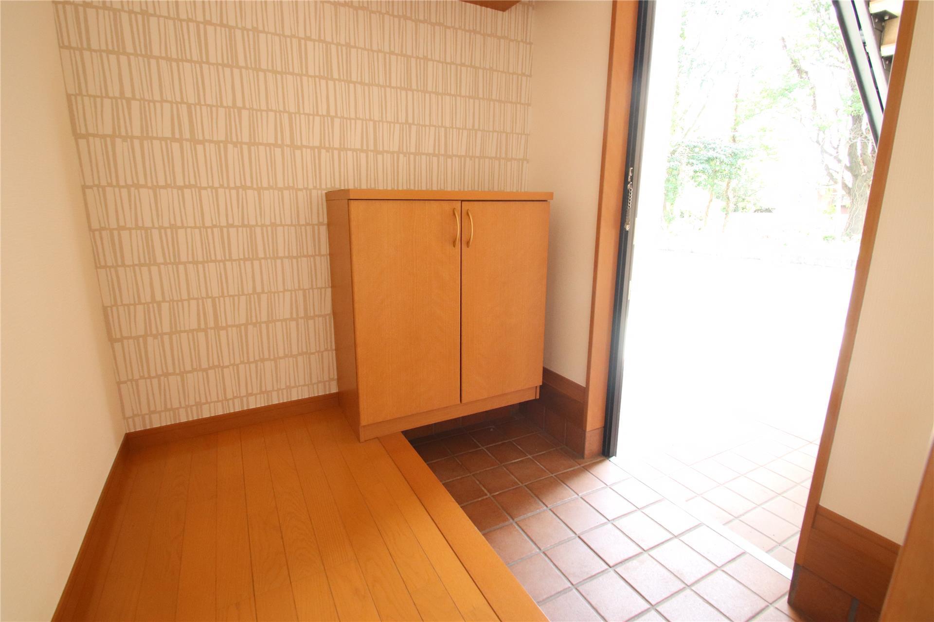 玄関　玄関は下駄箱付