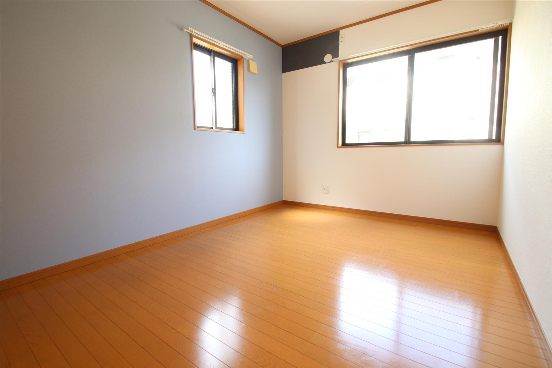 庭　北側の6.3帖洋室です
