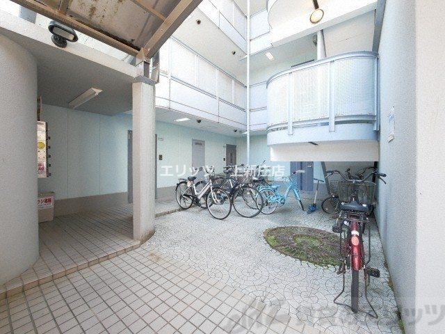 ロビー　駐車場