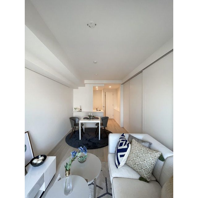居室・リビング　【家具/調度品に関しては配置例を示したもので実際の賃貸には含