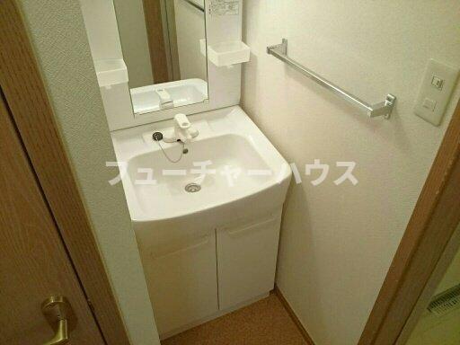 洗面設備　コンパクトで使いやすい洗面所