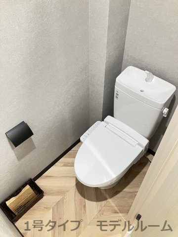 トイレ　落ち着いた色調のトイレです