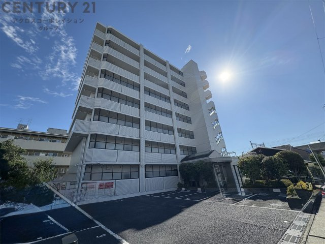建物外観　オートロックで外部の人間が簡単に出入りできないため安心です。