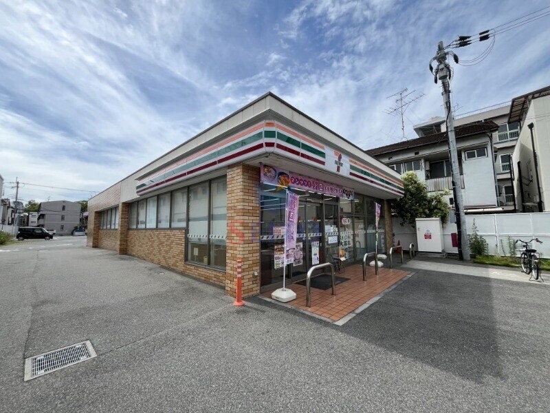 コンビニ　セブンイレブン豊中豊南西店（コンビニ）まで628m