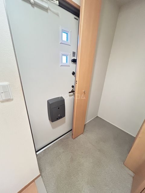エルーア仲町台の玄関写真