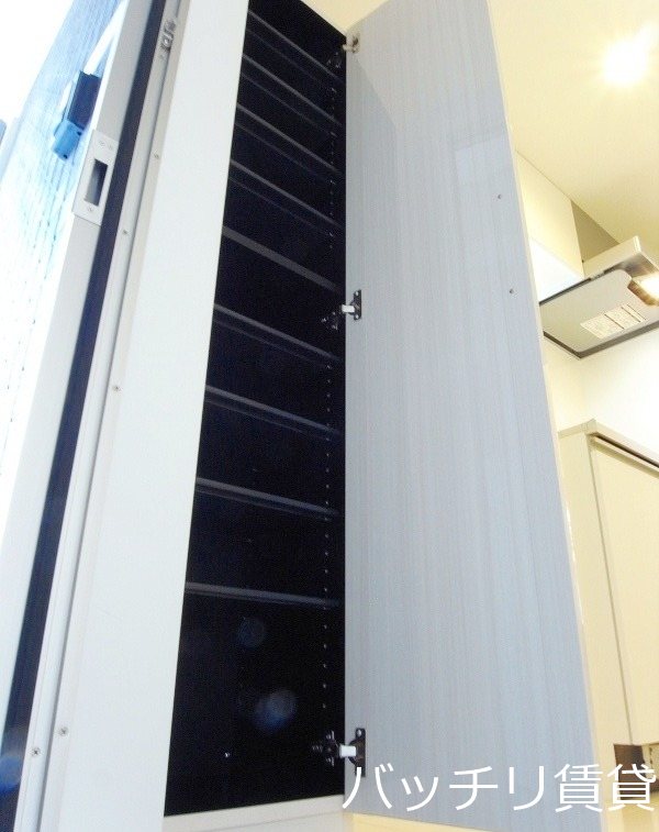玄関　同型タイプの為、現状を優先いたします。