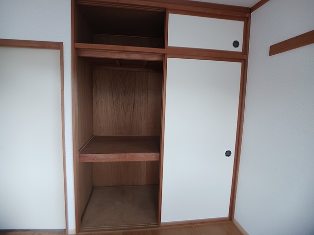 収納　寝室内収納（押入れ・１間分）完備