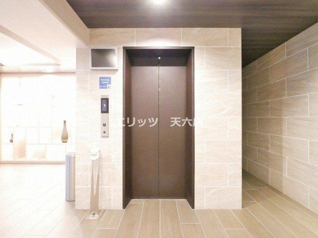 ロビー　玄関