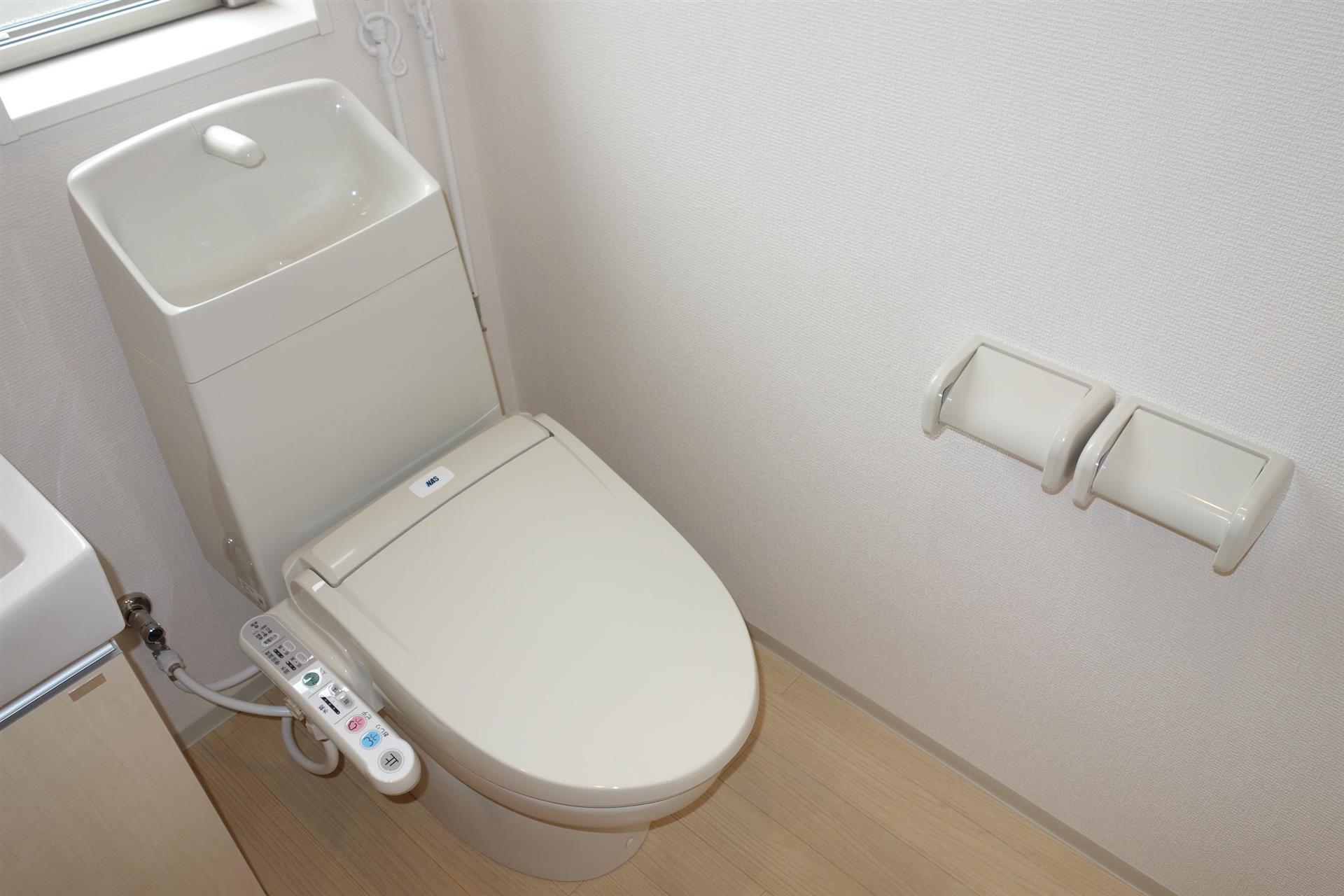 トイレ　ウォシュレット付の洋式トイレです♪