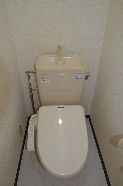 トイレ　温水洗浄便座設置済みです！