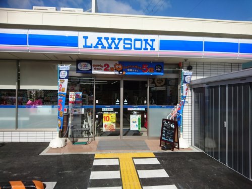 コンビニ　ローソン 伊丹緑ケ丘一丁目店（コンビニ）まで558m