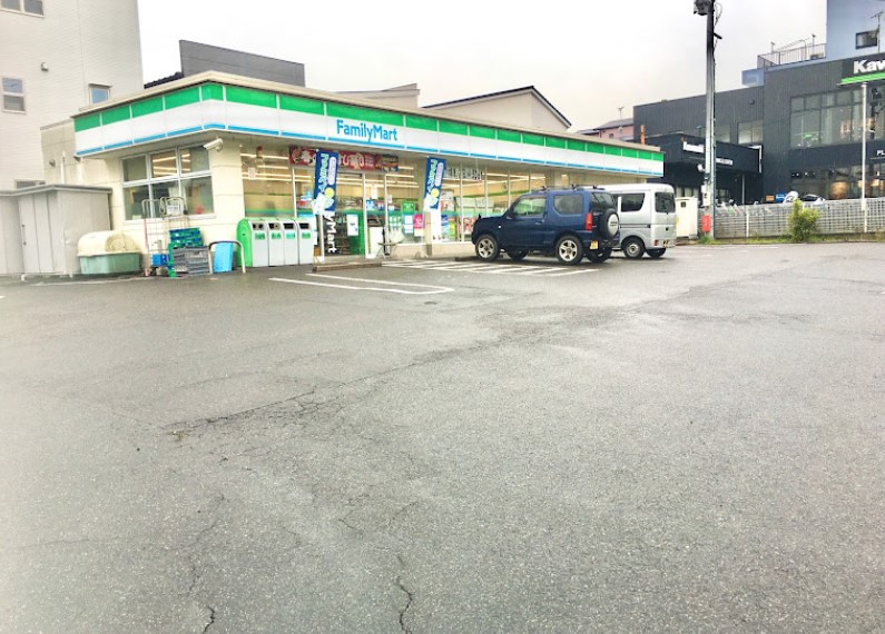 コンビニ　ファミリーマート 長久手グリーンロード店（コンビニ）まで406m