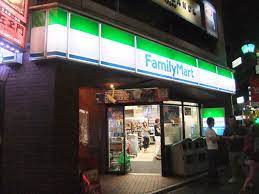 コンビニ　ファミリーマート六本木東店（コンビニ）まで223m