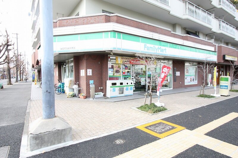 コンビニ　ファミリーマートみのてつ彩紅橋店（コンビニ）まで152m