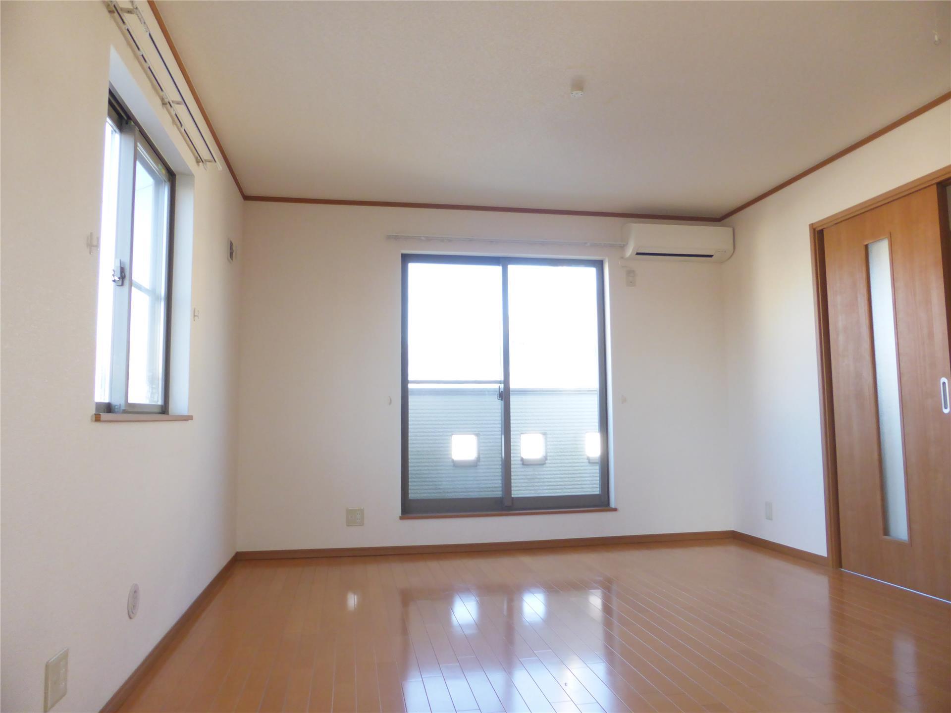 居室・リビング　実際のお部屋は反転となります。