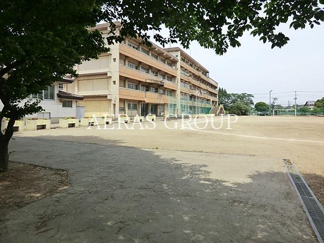 中学校　上尾市立上平中学校（中学校）まで800m