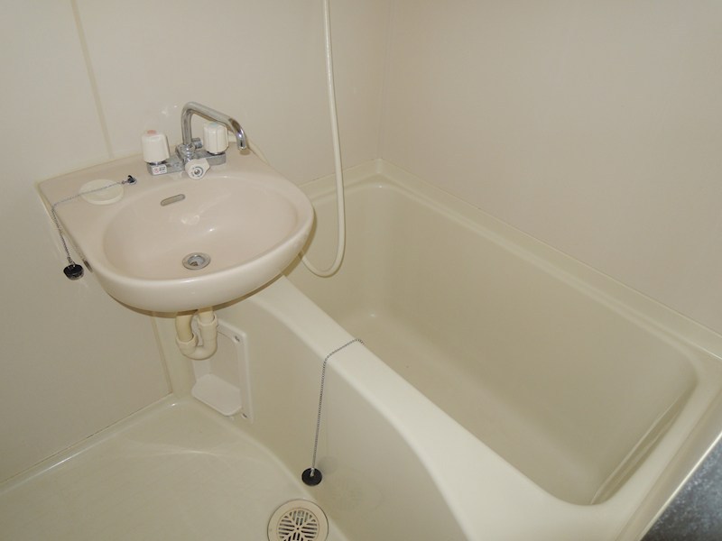 バス・シャワールーム　一人暮らしにも嬉しい、バス・トイレ独立タイプ（他室参照）