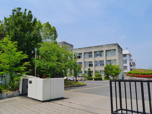 高校・高専　奈良県立西の京高等学校（高校・高専）まで918m