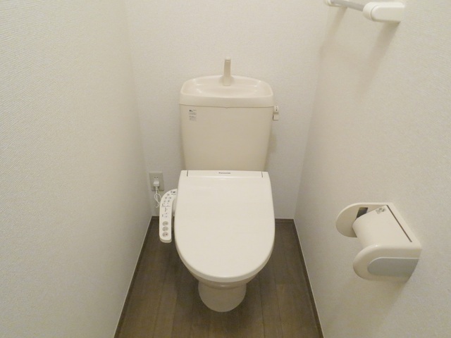 トイレ　温水洗浄便座機能が付いたトイレです♪