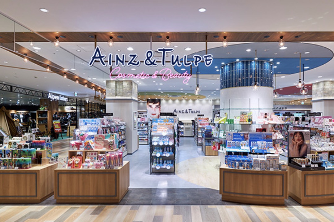 ドラックストア　アインズ＆トルペカメイドクロック店（ドラッグストア）まで399m