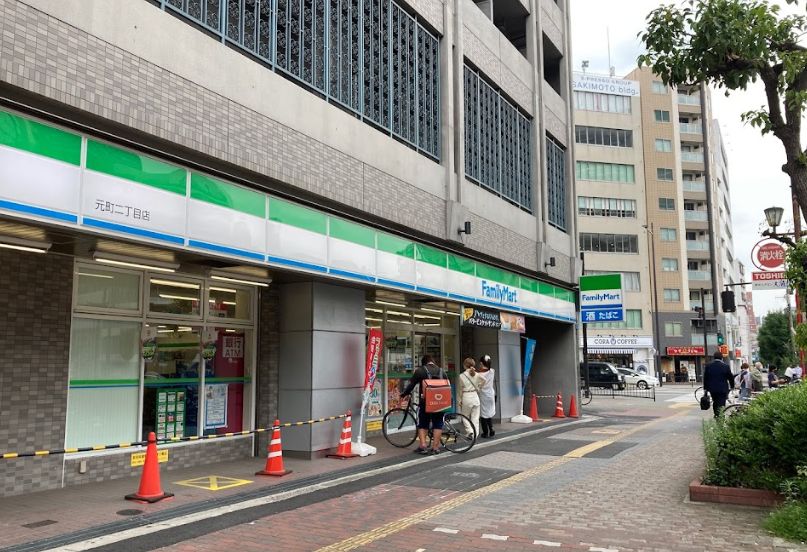 コンビニ　ファミリーマート 元町二丁目店（コンビニ）まで214m
