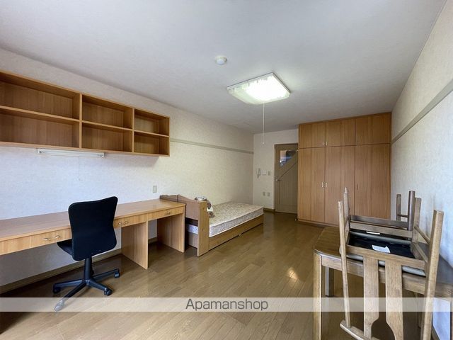 野又学園時任会館の居間写真