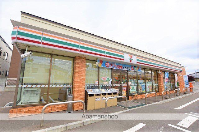 コンビニ　セブンイレブン（コンビニ）まで239m