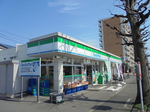 コンビニ　ファミリーマート上鷺宮二丁目店（コンビニ）まで388m