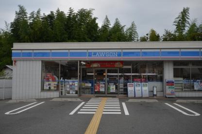 コンビニ　ローソン川西山下町店（コンビニ）まで820m
