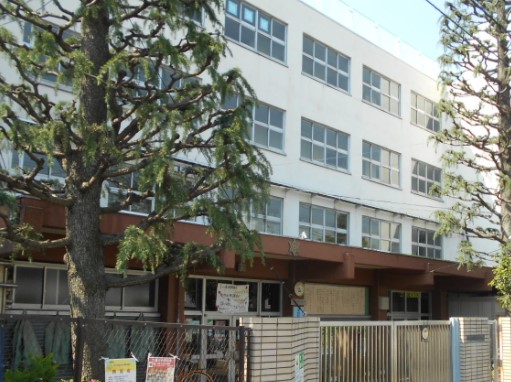 中学校　大田区立大森第六中学校（中学校）まで642m