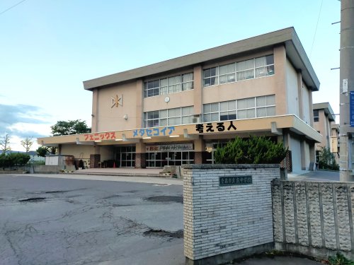中学校　青森市立南中学校（中学校）まで653m