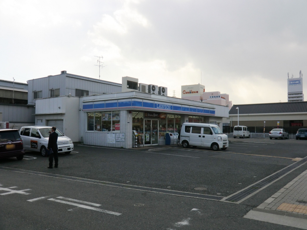 コンビニ　ローソン 尼崎名神町２丁目店（コンビニ）まで373m