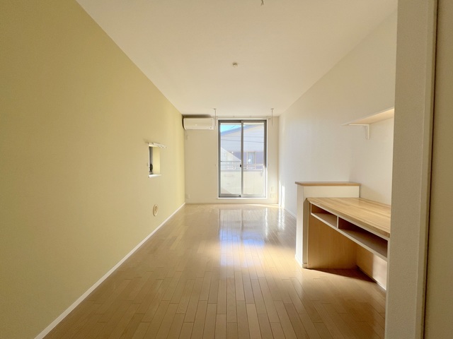 居室・リビング　★明るいフローリングの角部屋です★