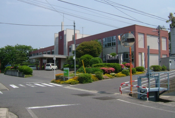 中学校　琴浦町立東伯中学校（中学校）まで146m