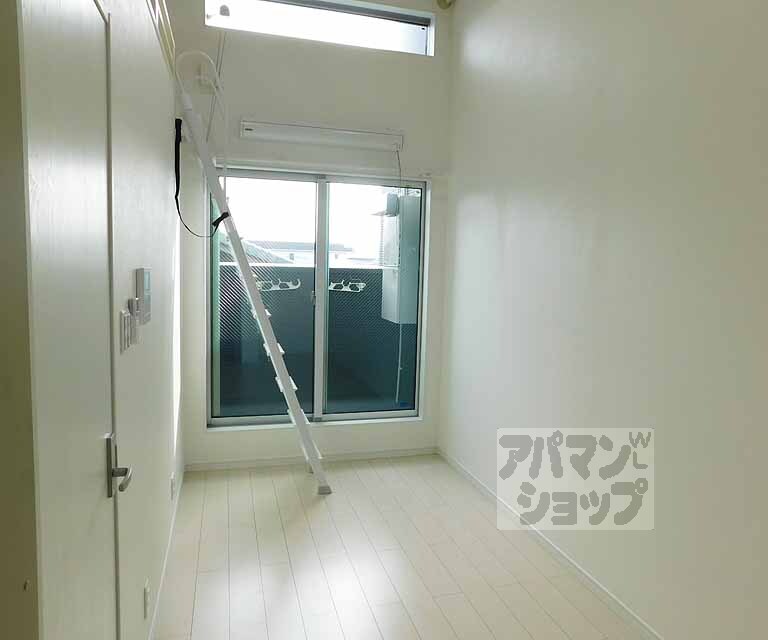 居室・リビング　白を基調とした明るいお部屋です